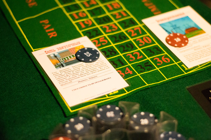 Ведущий развлекает гостей на корпоративе в Уфе